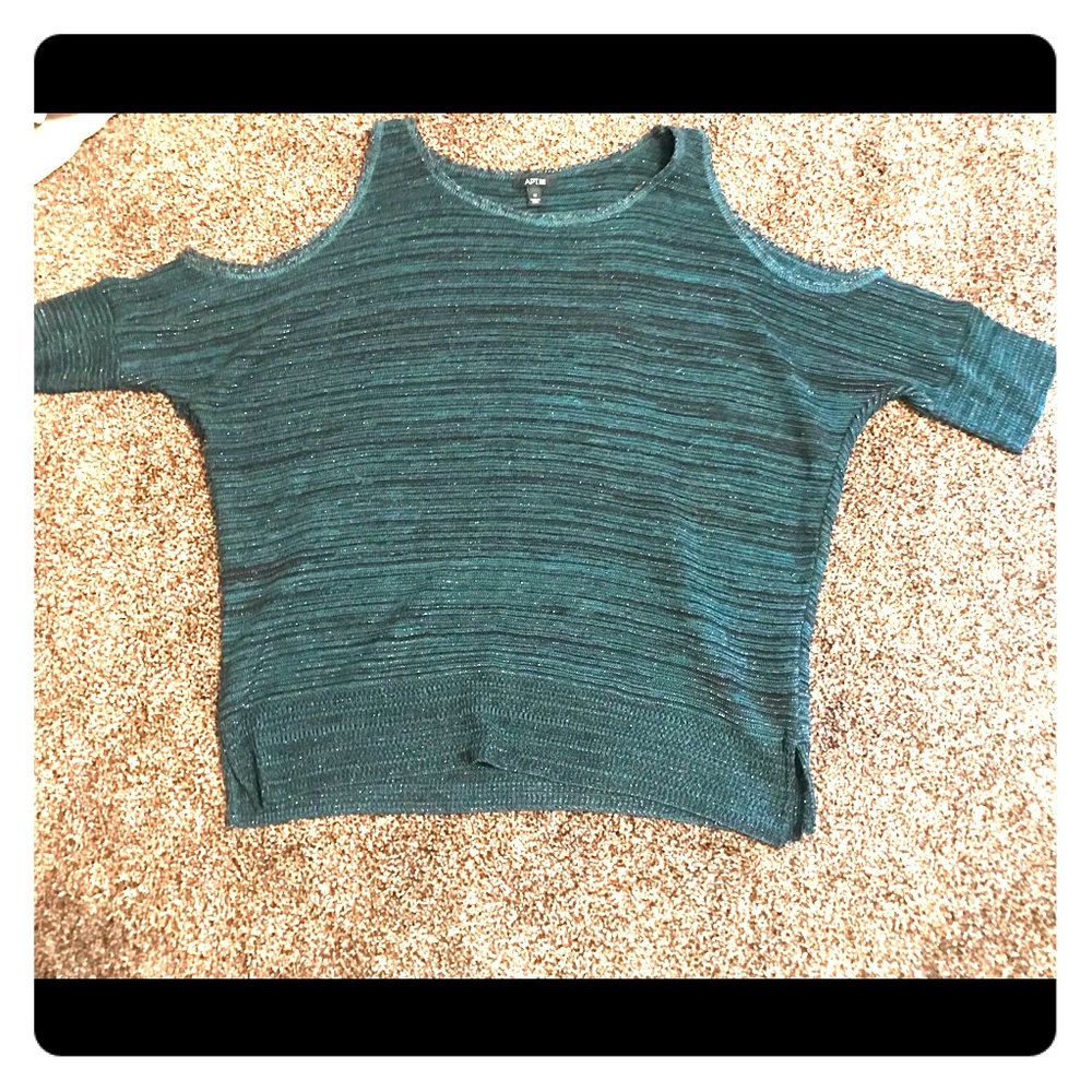Shimmery dark green cut-out sleeve shirt